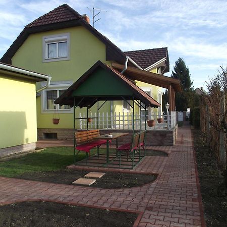 Apartman Kaszas Garden Mosonmagyarovar Exterior photo