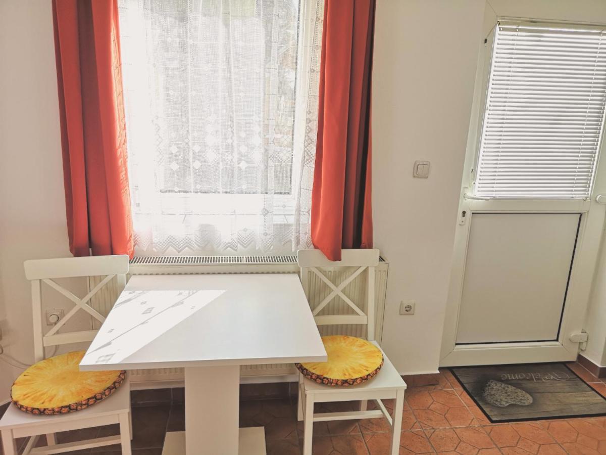 Apartman Kaszas Garden Mosonmagyarovar Exterior photo