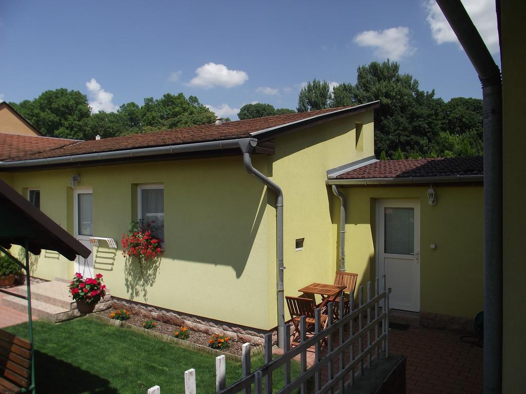 Apartman Kaszas Garden Mosonmagyarovar Room photo