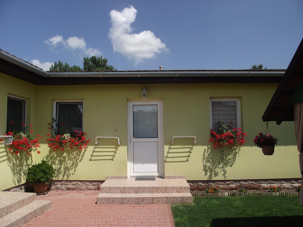 Apartman Kaszas Garden Mosonmagyarovar Room photo
