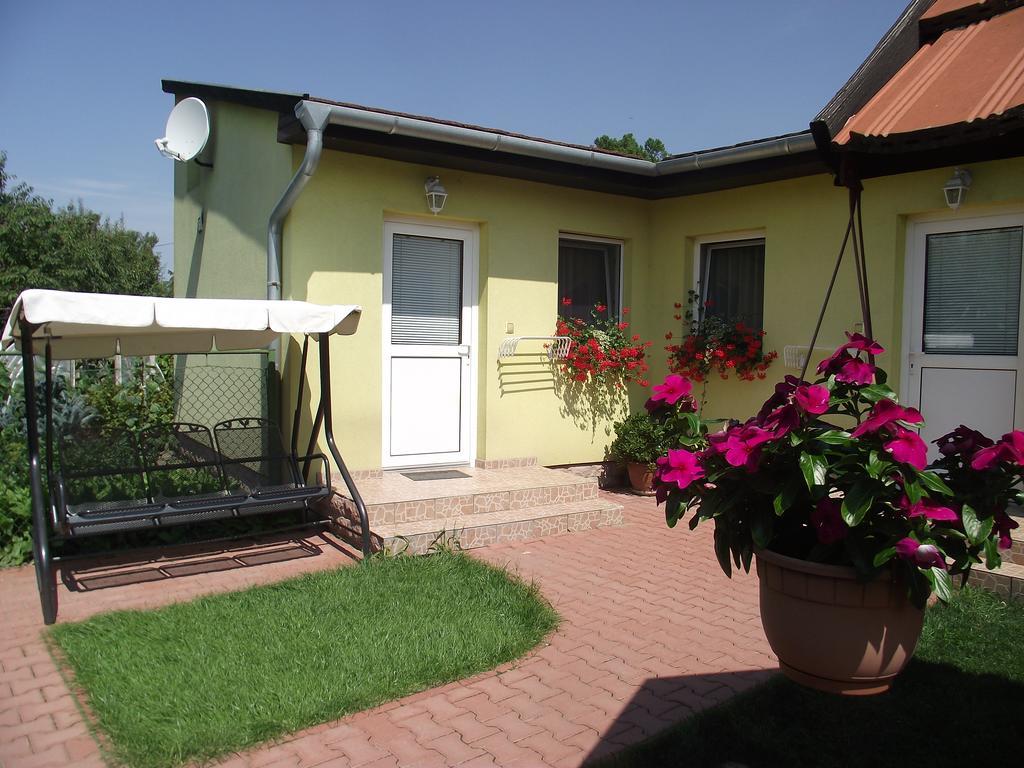 Apartman Kaszas Garden Mosonmagyarovar Room photo