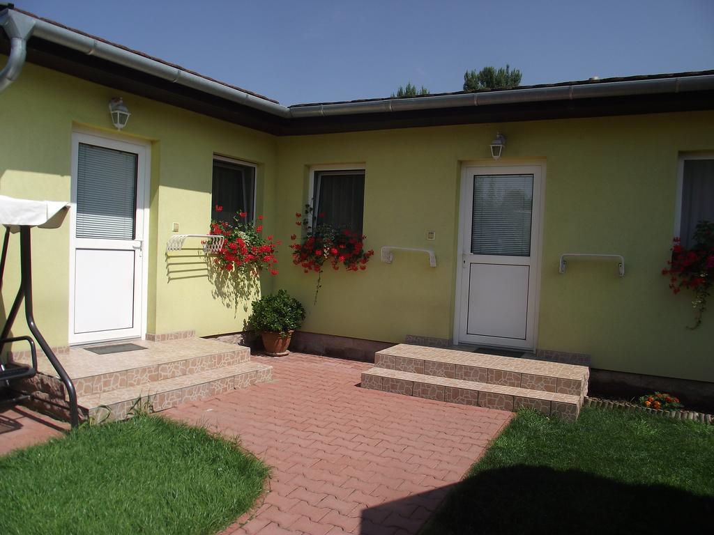 Apartman Kaszas Garden Mosonmagyarovar Exterior photo