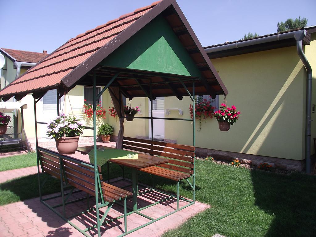 Apartman Kaszas Garden Mosonmagyarovar Exterior photo