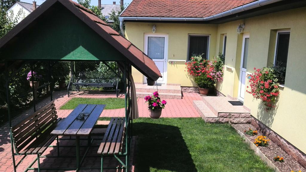Apartman Kaszas Garden Mosonmagyarovar Exterior photo