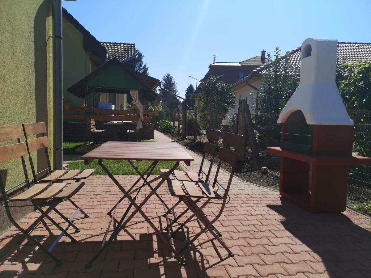 Apartman Kaszas Garden Mosonmagyarovar Exterior photo