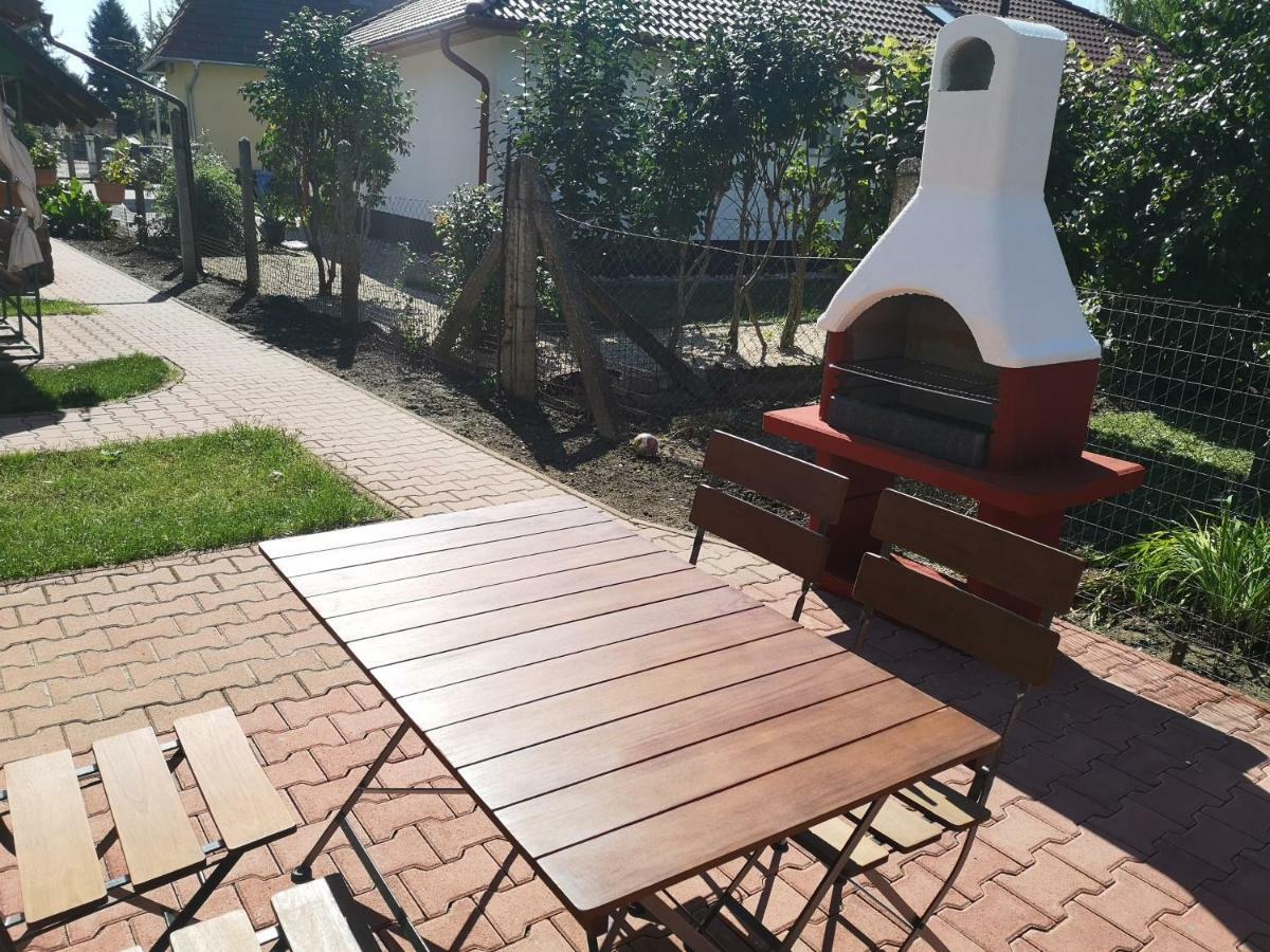 Apartman Kaszas Garden Mosonmagyarovar Exterior photo