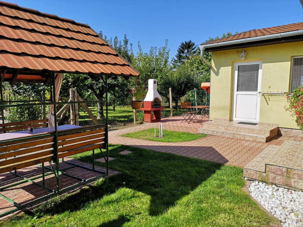 Apartman Kaszas Garden Mosonmagyarovar Exterior photo