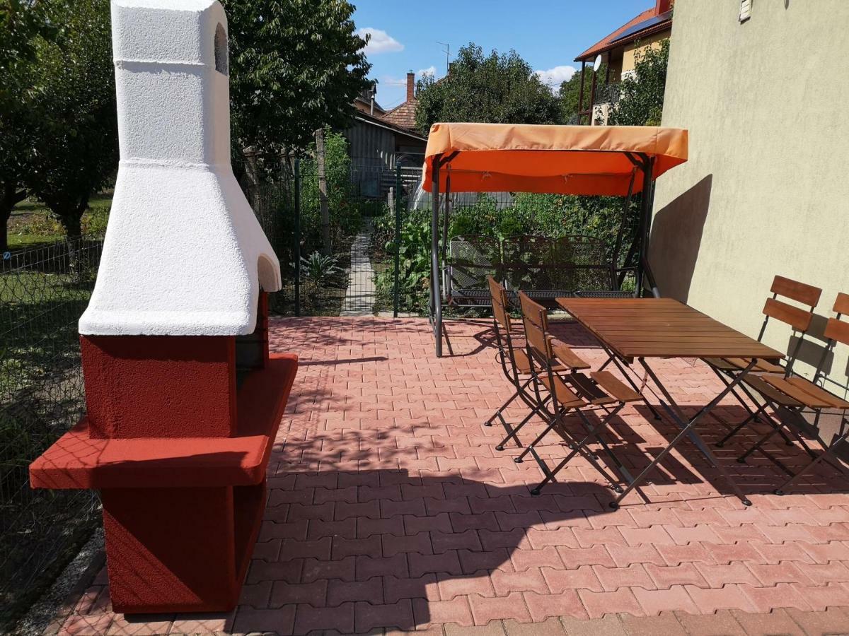 Apartman Kaszas Garden Mosonmagyarovar Exterior photo